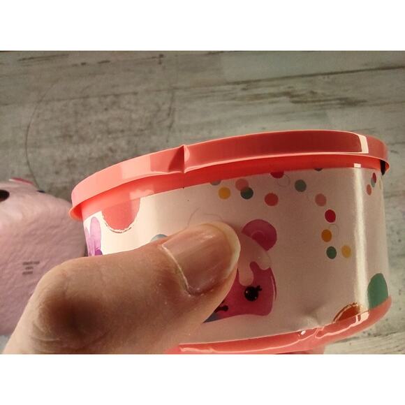 Num Noms Smooshcakes Scented Sprinkles Bear Squishy Toy in Container 4" - Picture 9 of 9
